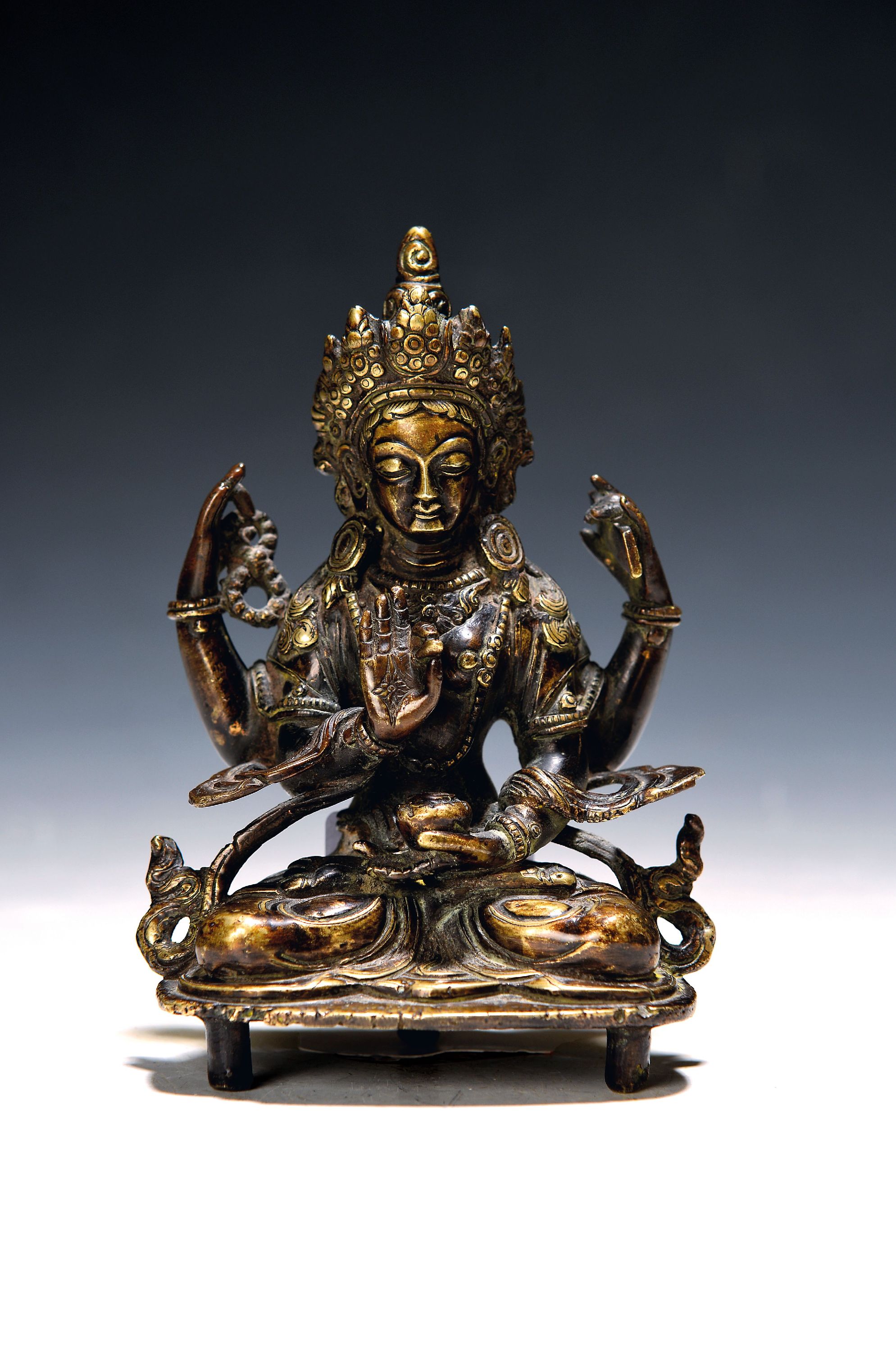 Image 27116147 - Shadakshari Lokeshvara, Nepal/Tibet, 18./19.Jh., Bronze, vierarmige Darstellung im ...