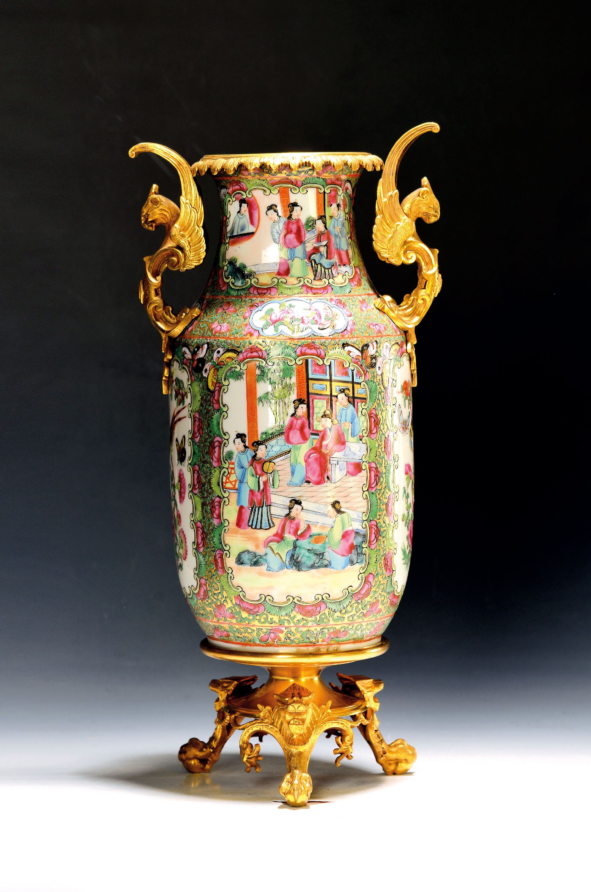 Image 27116151 - Famille Rose-Vase mit Bronzemonturen, China, späte Quing-Dynastie bzw. Ende 19.Jh., ...