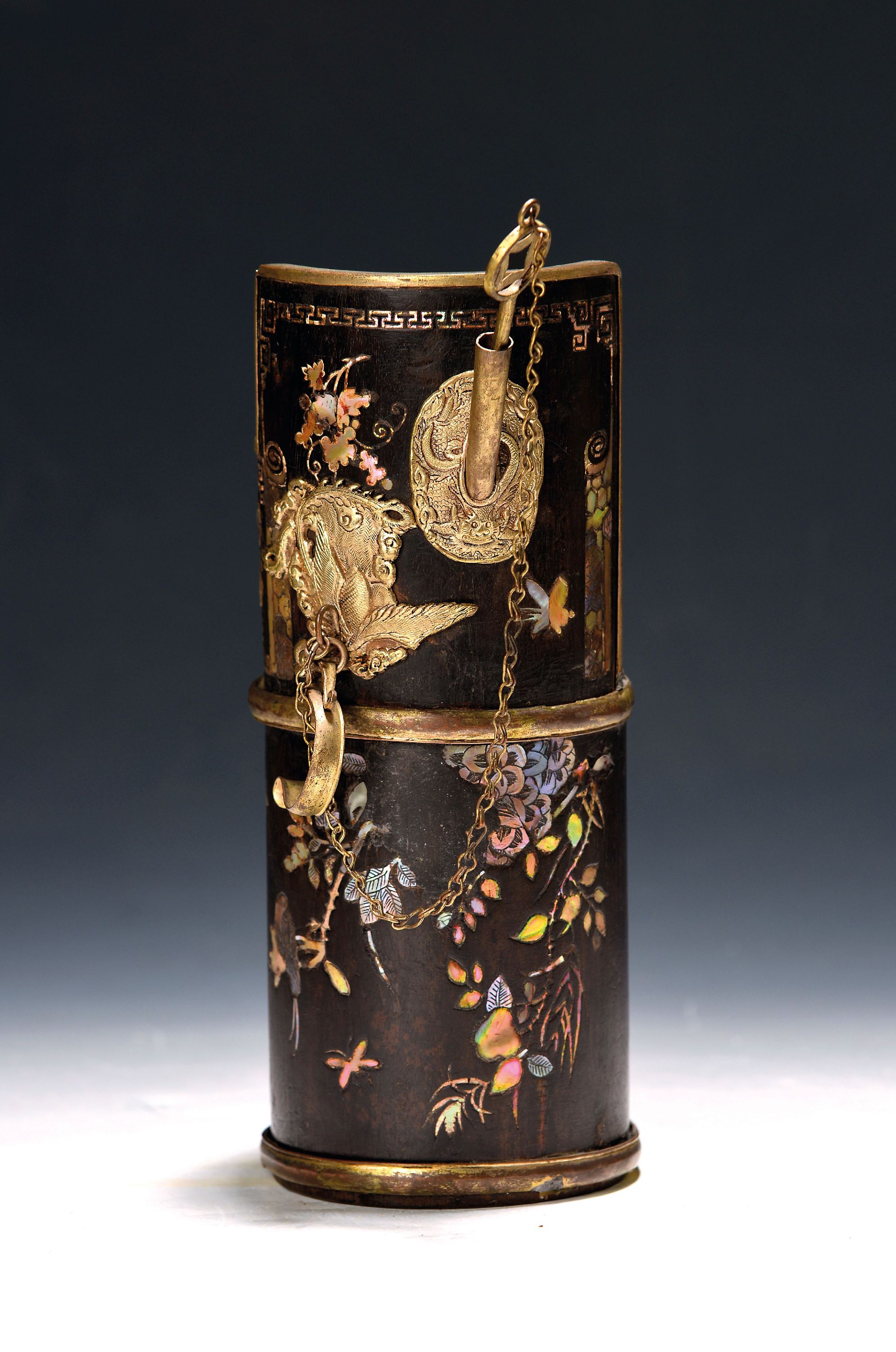 Image 27116155 - Opiumpfeife wohl eines Beamten, China, Quing -Dynastie bzw. 19.Jh., schwarz lackiertes ...