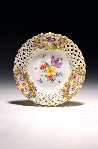 Image Dessertteller, Meissen, um 1900, Knaufschwerter Porzellan, Wandung mit Durchbrucharbeit, ...