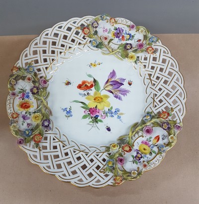 27116139a - Dessertteller, Meissen, um 1900, Knaufschwerter Porzellan, Wandung mit Durchbrucharbeit, ...