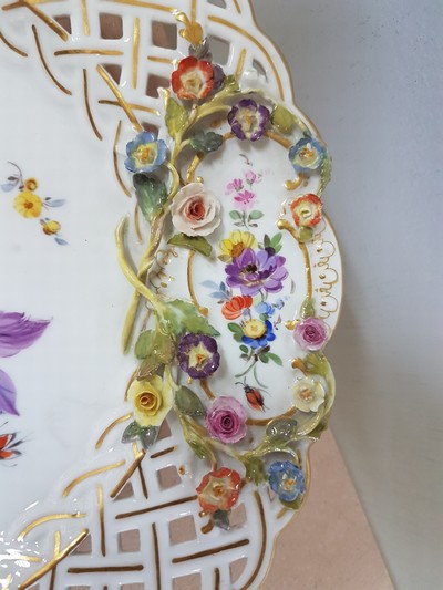 27116139d - Dessertteller, Meissen, um 1900, Knaufschwerter Porzellan, Wandung mit Durchbrucharbeit, ...