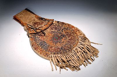 Image Satteltasche aus Leder, Tibet/Mongolei, 18./19.Jh., Leder, belegt mit farbig gebeiztem ...