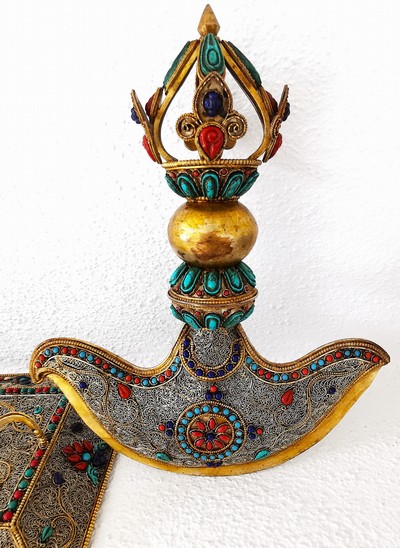 27116146g - Dekorativer Ritualdolch bzw. Kartika, Nepal, 19./20.Jh., Kupfer und wohl Bronze, gold ...