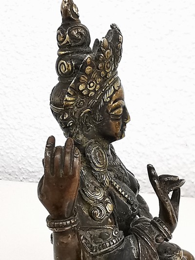 27116147e - Shadakshari Lokeshvara, Nepal/Tibet, 18./19.Jh., Bronze, vierarmige Darstellung im ...