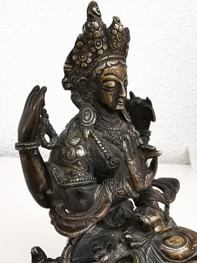 27116147f - Shadakshari Lokeshvara, Nepal/Tibet, 18./19.Jh., Bronze, vierarmige Darstellung im ...