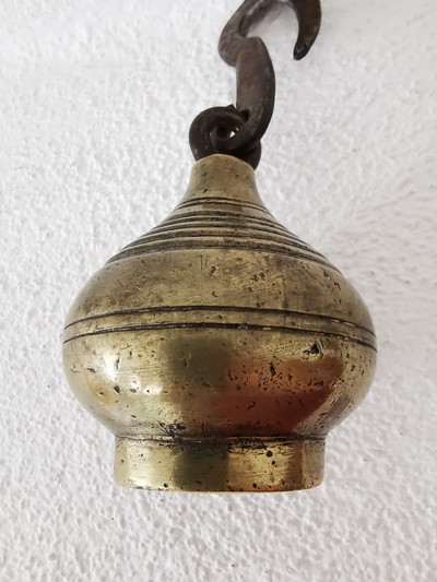 27116153e - Gegengewicht aus Bronze, wohl Tibet, 17./18.Jh., Bronze gefüllt, Eisenhaken ...