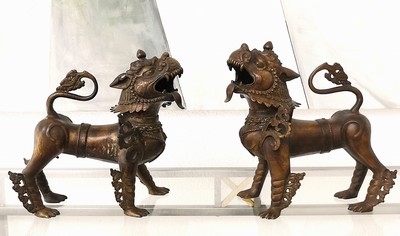 27116154c - Tempellöwen-Paar aus Bronze, Nepal, 19.Jh., Bronze, vollplastisch, männliches und ...