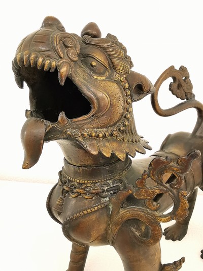 27116154e - Tempellöwen-Paar aus Bronze, Nepal, 19.Jh., Bronze, vollplastisch, männliches und ...