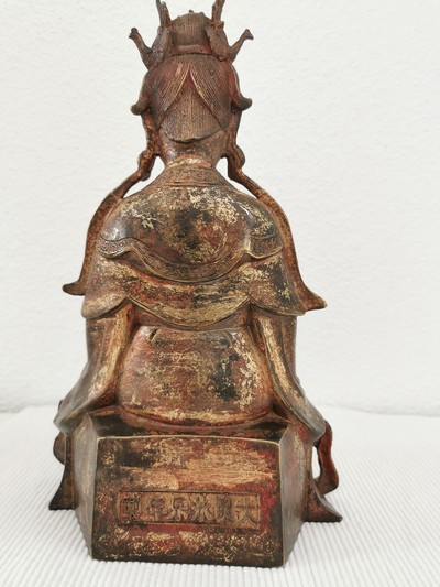 27116157b - Guan Yin, China, Anfang 20.Jh., Bronze, vergoldet und fragmentarisch rot gefasst, ...