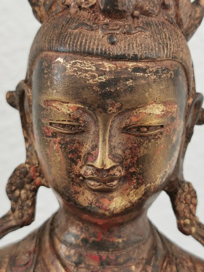 27116157d - Guan Yin, China, Anfang 20.Jh., Bronze, vergoldet und fragmentarisch rot gefasst, ...