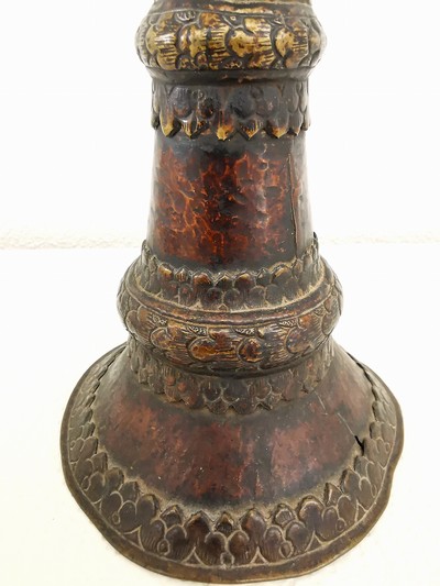 27116159a - Schalmei, Tibet, 19.Jh., Holzkorpus, Beschlag aus Bronze und Messing, gefasste ...