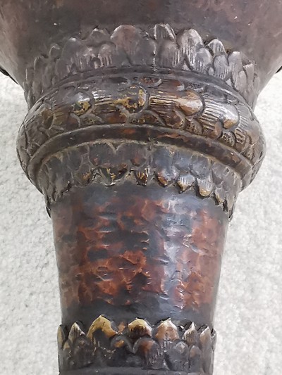 27116159f - Schalmei, Tibet, 19.Jh., Holzkorpus, Beschlag aus Bronze und Messing, gefasste ...