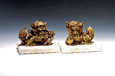 Image Paar Foohunde bzw. Wächterlöwen, China, 20.Jh., Bronze, variierende Darstellungen, ...