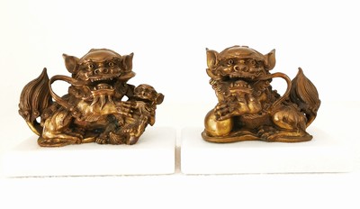 27116163a - Paar Foohunde bzw. Wächterlöwen, China, 20.Jh., Bronze, variierende Darstellungen, ...