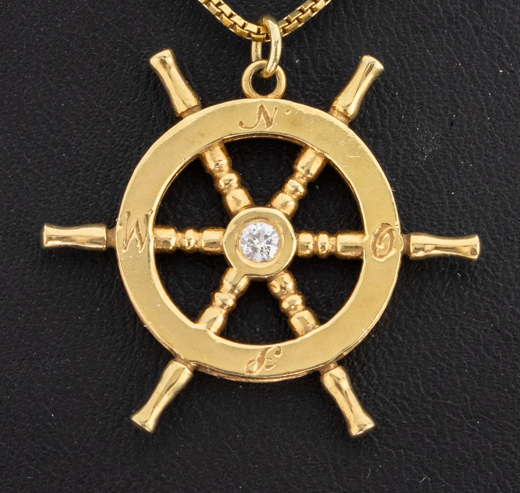 Detail a: 14 kt Gold Brillant-Anhänger, GG 585/000, in Form eines Steuerrads, mittig Brillant ca. 0.06 ct Weiß/p, an Kette, GG 585/000, L. ca. 49.5 cm, ...
