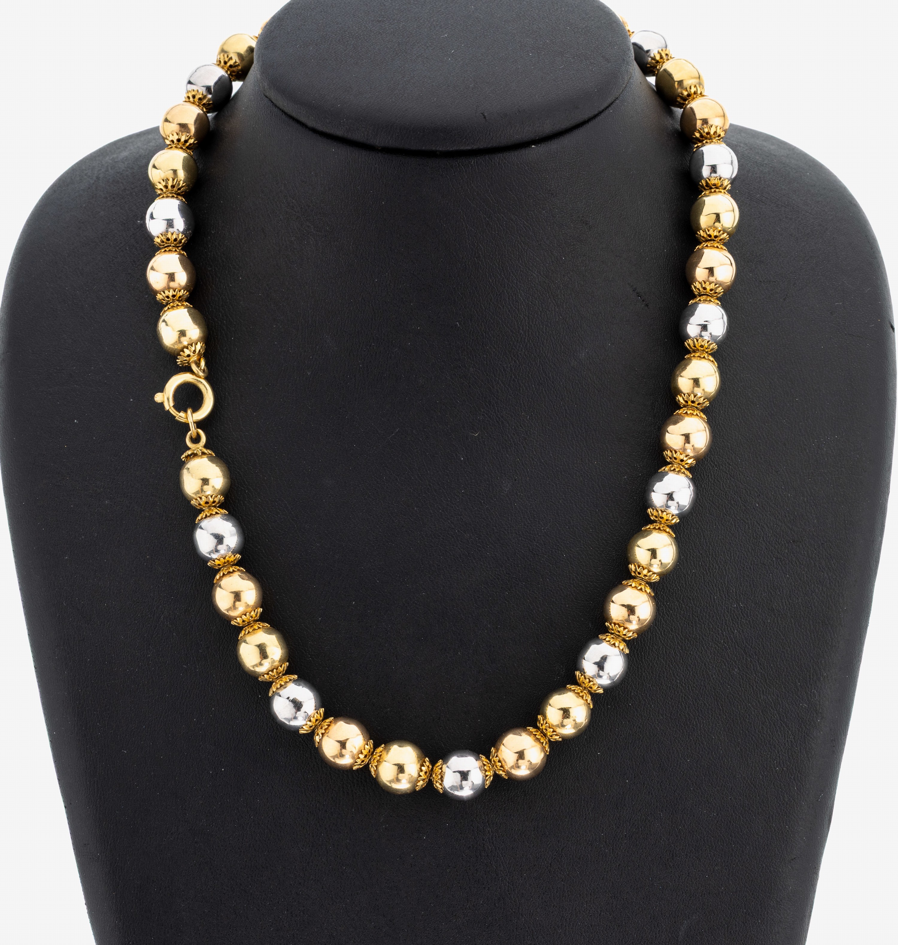 Image 27116321 - 18 kt Gold Collier, ca. 62.7 g, GG/WG 750/000, GG und WG-Kugeln, D. ca. 9.5 mm, L. ca. ...