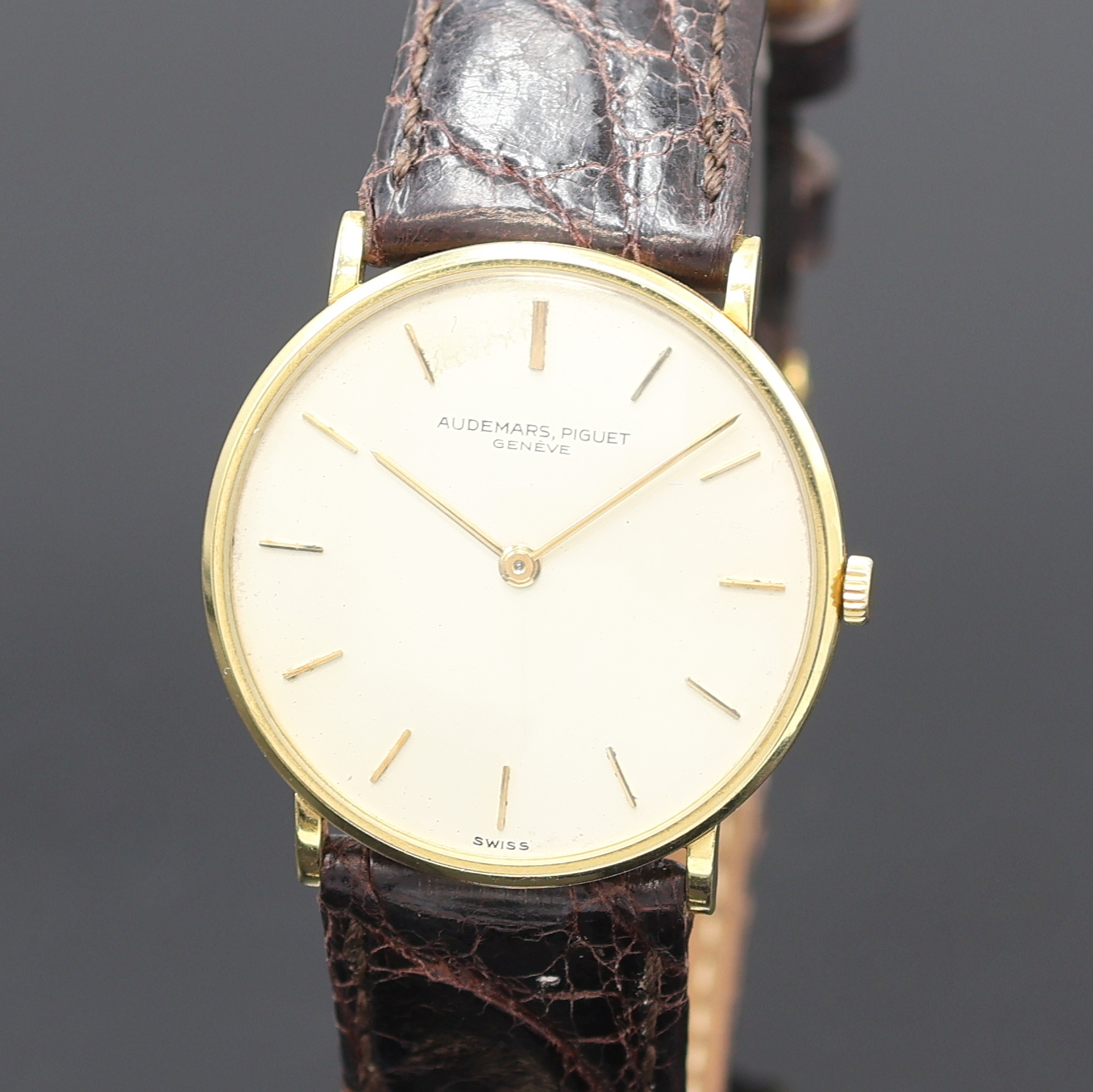 Detail a: AUDEMARS PIGUET hochfeine und seltene Herrenarmbanduhr in GG 750/000, Handaufzug, Schweiz 1970er Jahre, 3-teil. Geh., Boden und Glasrand aufgedr., ...