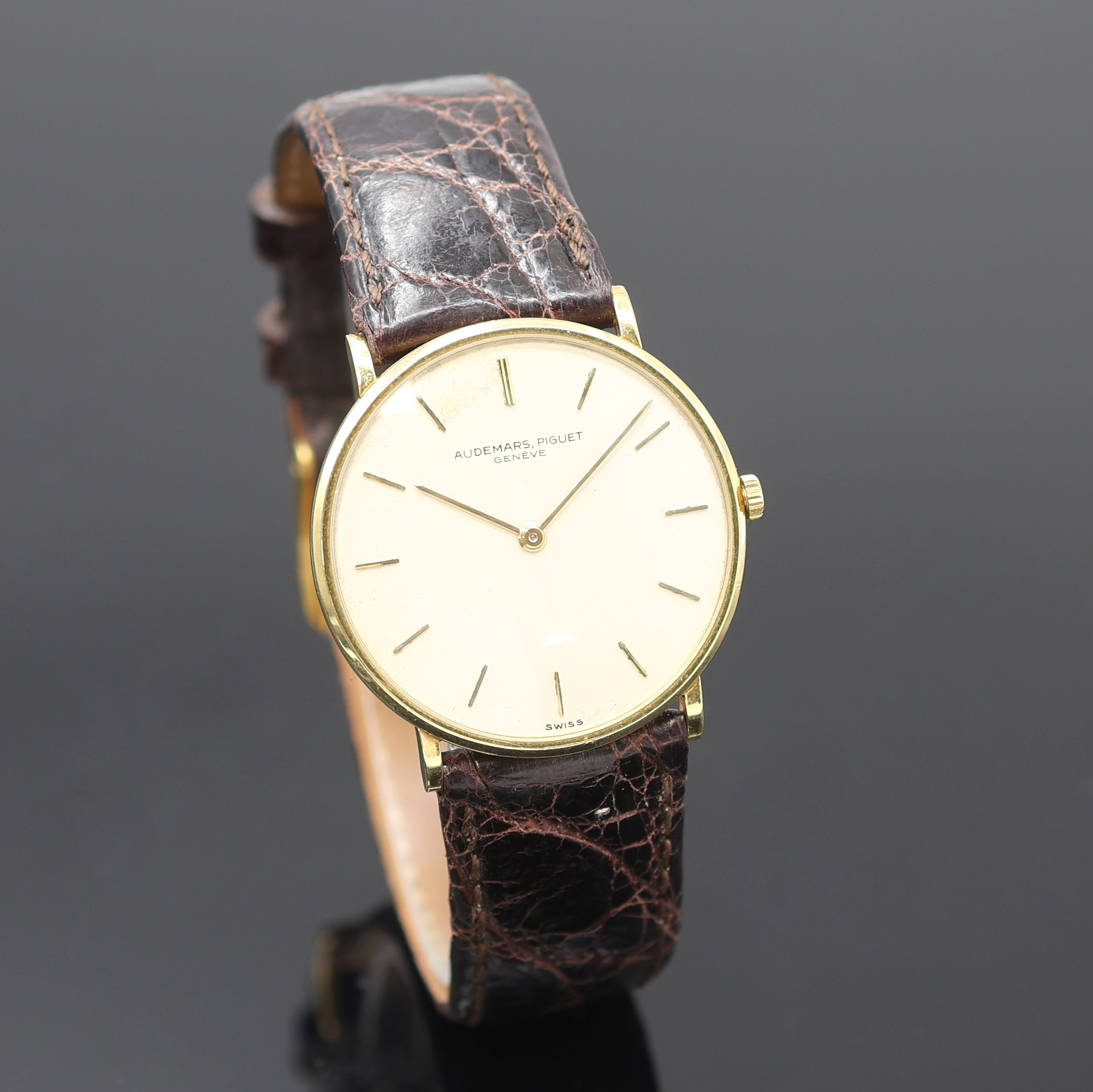 Detail b: AUDEMARS PIGUET hochfeine und seltene Herrenarmbanduhr in GG 750/000, Handaufzug, Schweiz 1970er Jahre, 3-teil. Geh., Boden und Glasrand aufgedr., ...