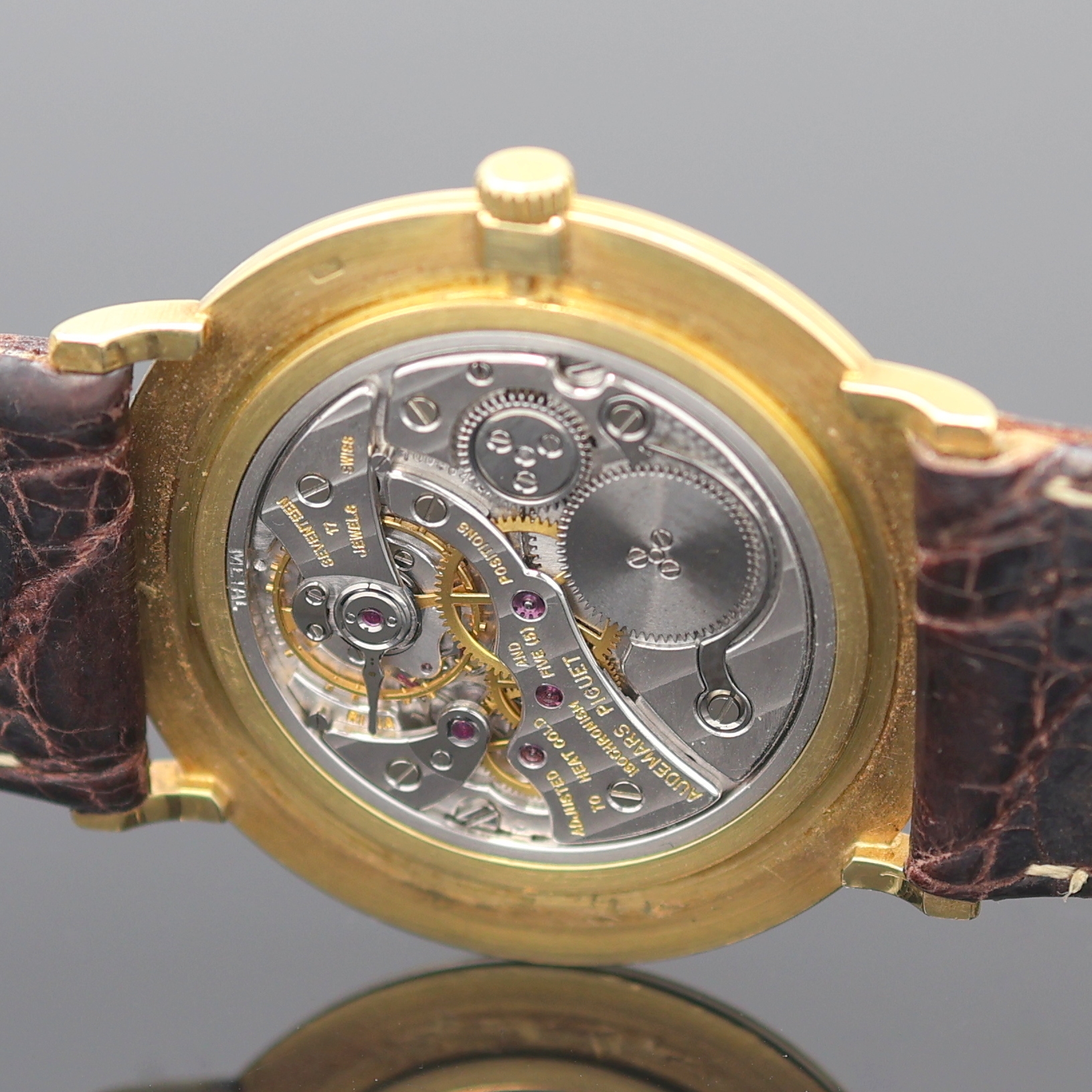 Detail e: AUDEMARS PIGUET hochfeine und seltene Herrenarmbanduhr in GG 750/000, Handaufzug, Schweiz 1970er Jahre, 3-teil. Geh., Boden und Glasrand aufgedr., ...