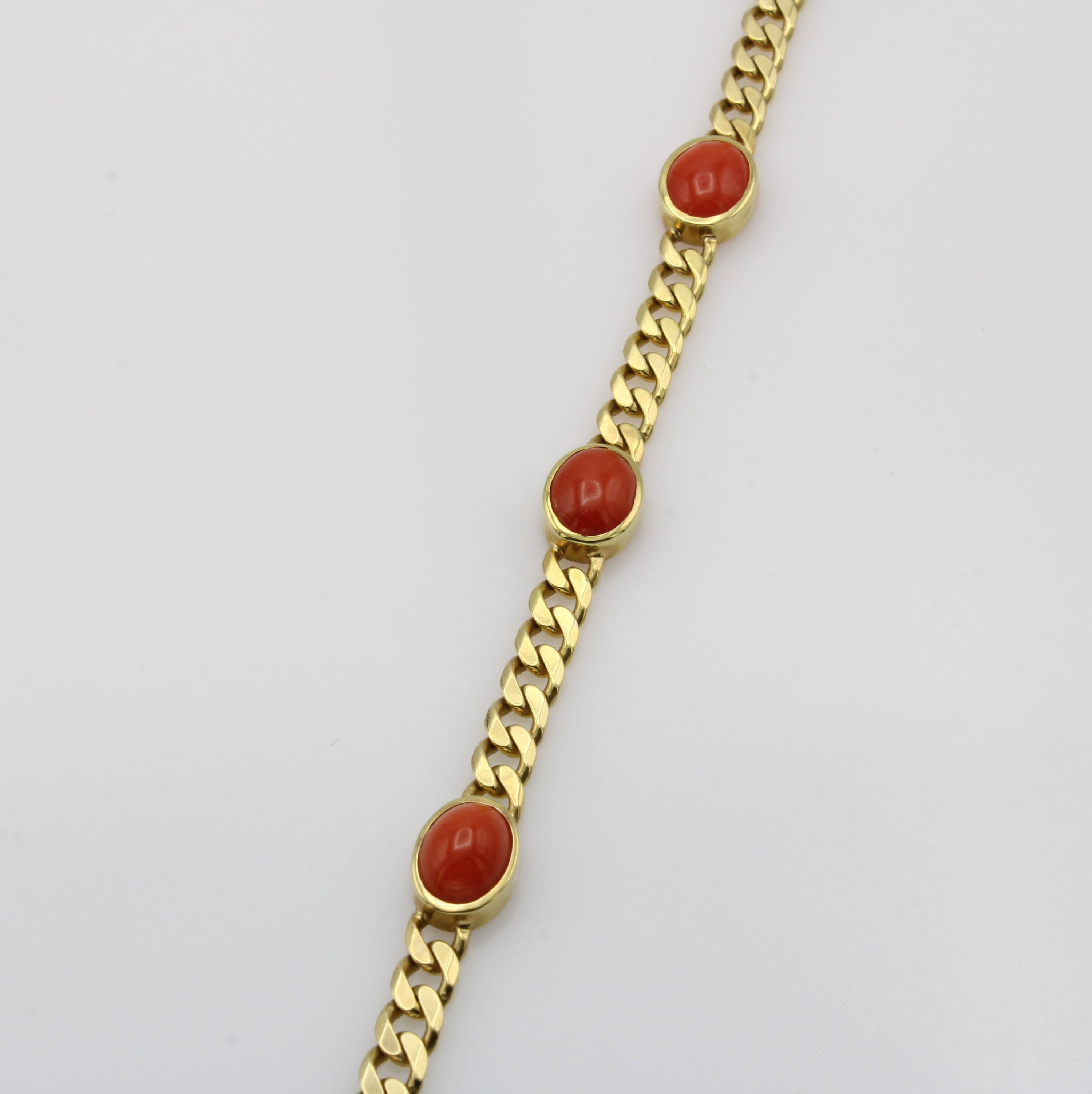 Image 27116357 - Panzerarmband mit Korallen, GG 585/000, ovale Korallen zus. ca. 26.4 ct, Kastenschl. m. ...