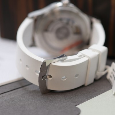 27116305d - CORUM Admiral´s Cup Legend 38 ungetragene Armbanduhr Referenz. 082.200.20/0379 MN02, ...