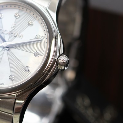 27116306b - CORUM Admiral´s Cup Legend ungetragene Damenarmbanduhr Referenz 020.100.20/V200 PN09, ...