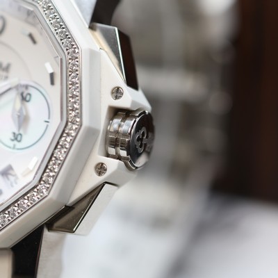 27116354b - CORUM Admiral´s Cup ungetragene Armbandchronograph mit Diamanten Referenz ...