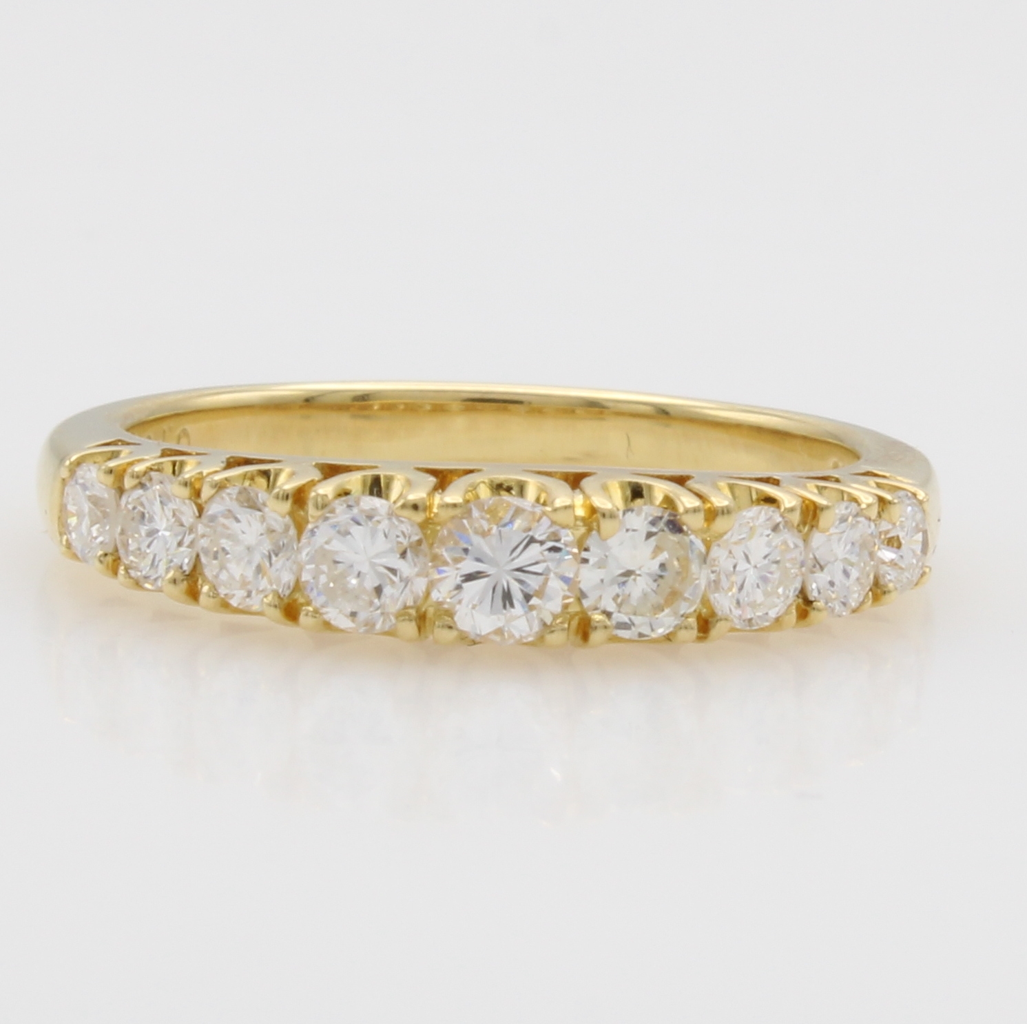 Image 27116462 - Ring mit Brillanten, GG 750/000, 9 Brill. zus. ca. 0.70 ct Weiß/vs, RW ca. 52 ...
