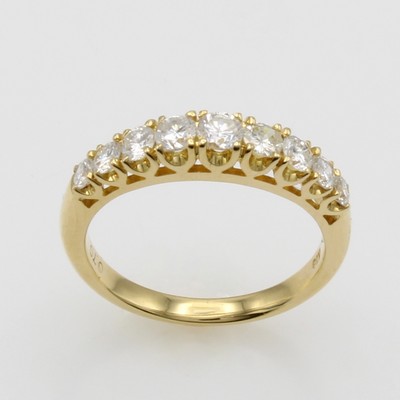 27116462a - Ring mit Brillanten, GG 750/000, 9 Brill. zus. ca. 0.70 ct Weiß/vs, RW ca. 52 ...