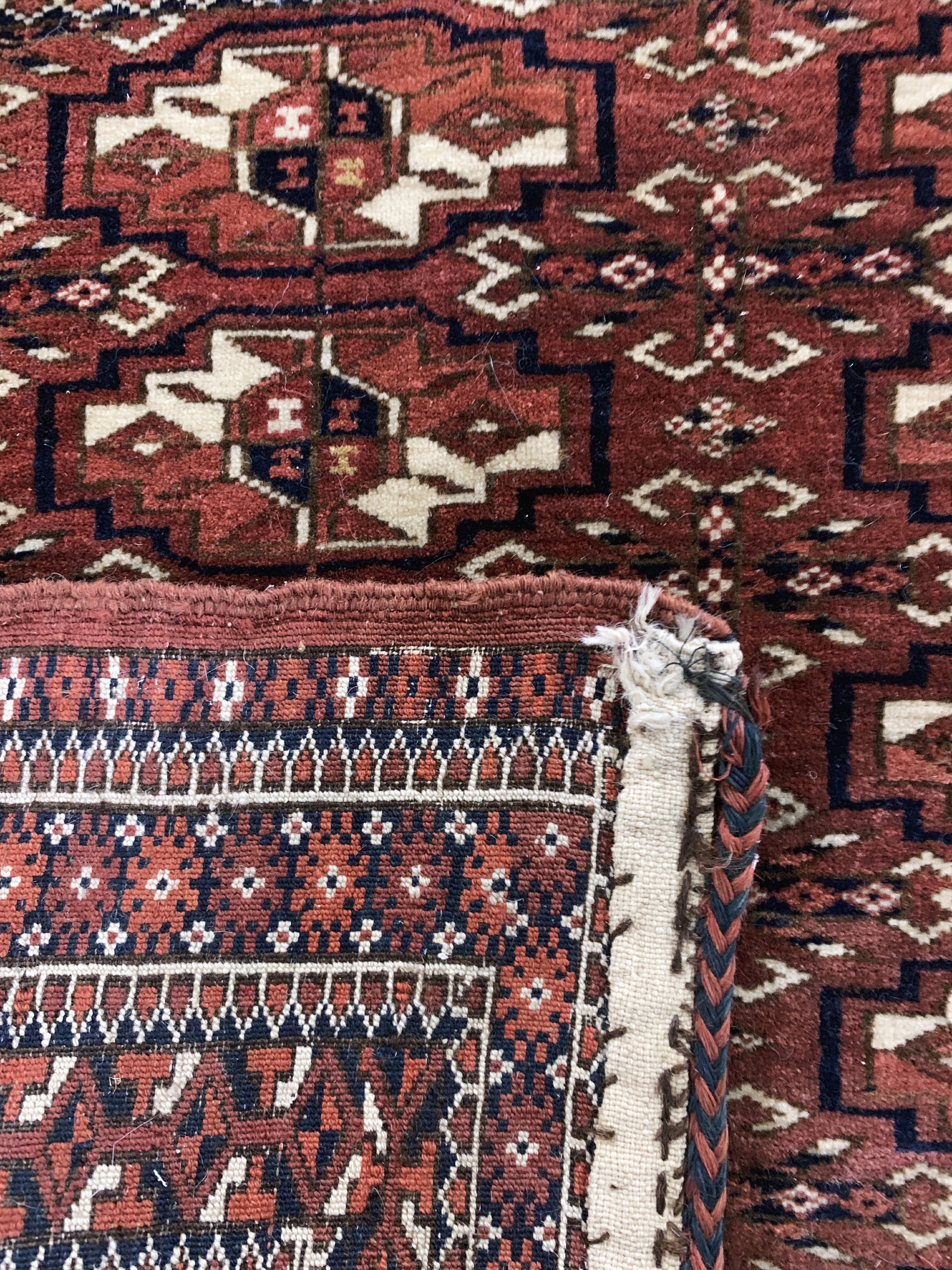 Detail d: Tekke Tschowal antik, Turkmenistan, 19.Jhd,Wolle auf Wolle, ca. 130 x 73 cm, EHZ: 3
