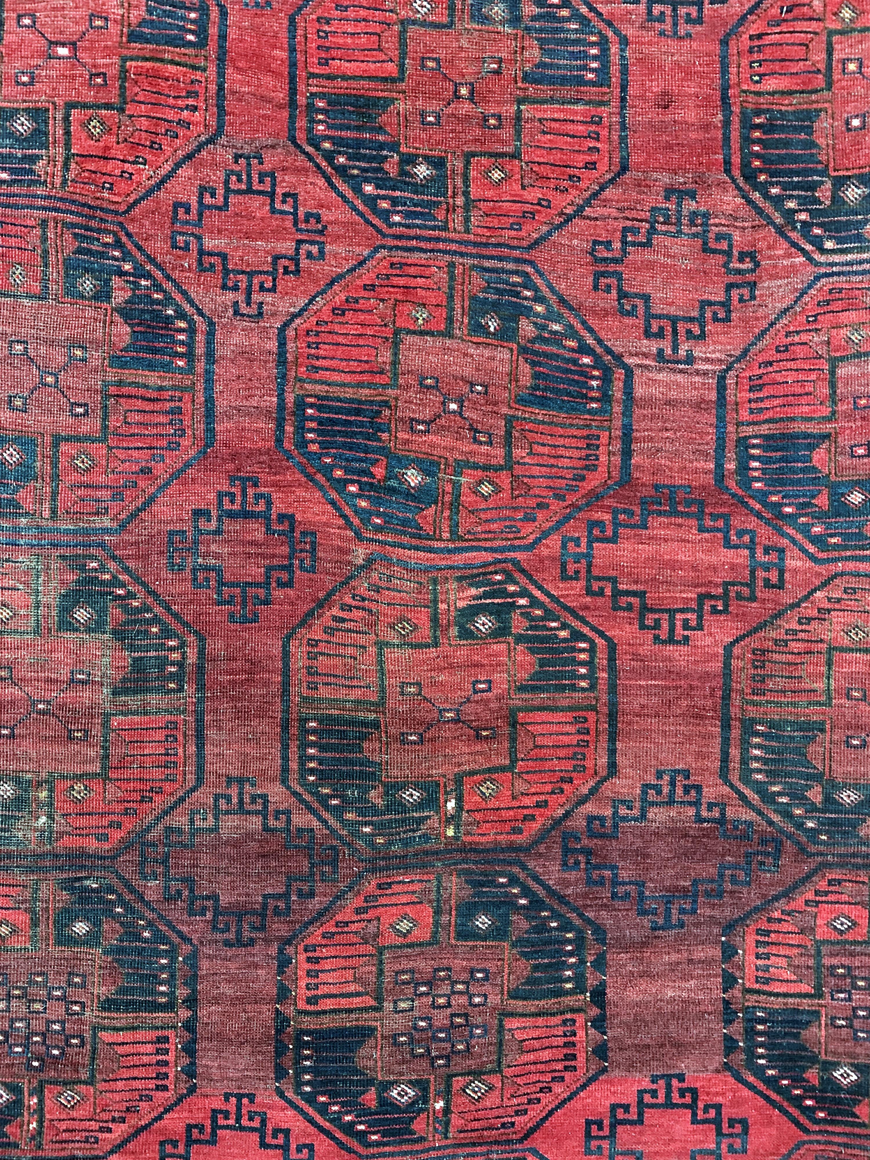 Detail c: Ersari Hauptteppich antik, Turkmenistan, 19.Jhd, Wolle auf Wolle, ca. 302 x 235 cm, EHZ: 3