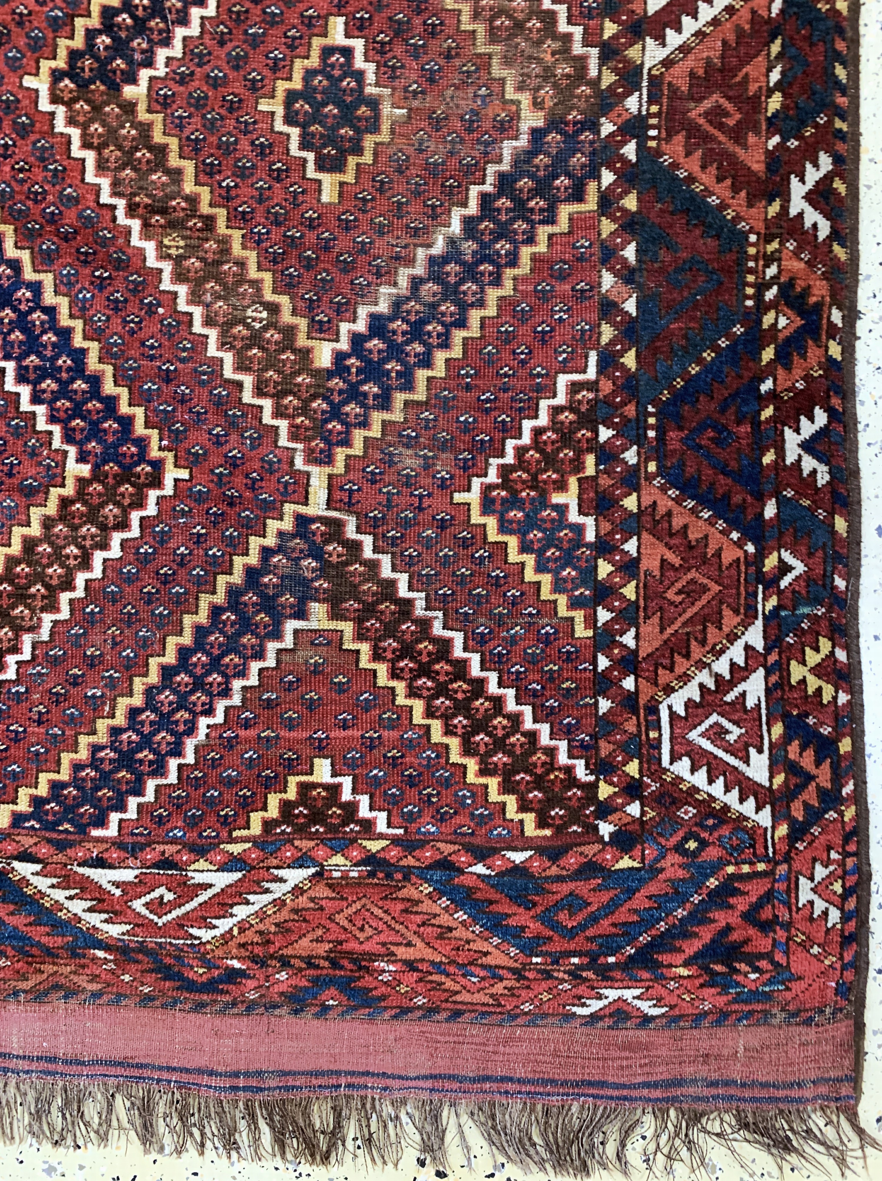 Detail a: Rauten-Beschir Hauptteppich, Turkmenistan antik, 19.Jhd, Wolle auf Wolle, ca. 280 x 190 cm, EHZ: 3