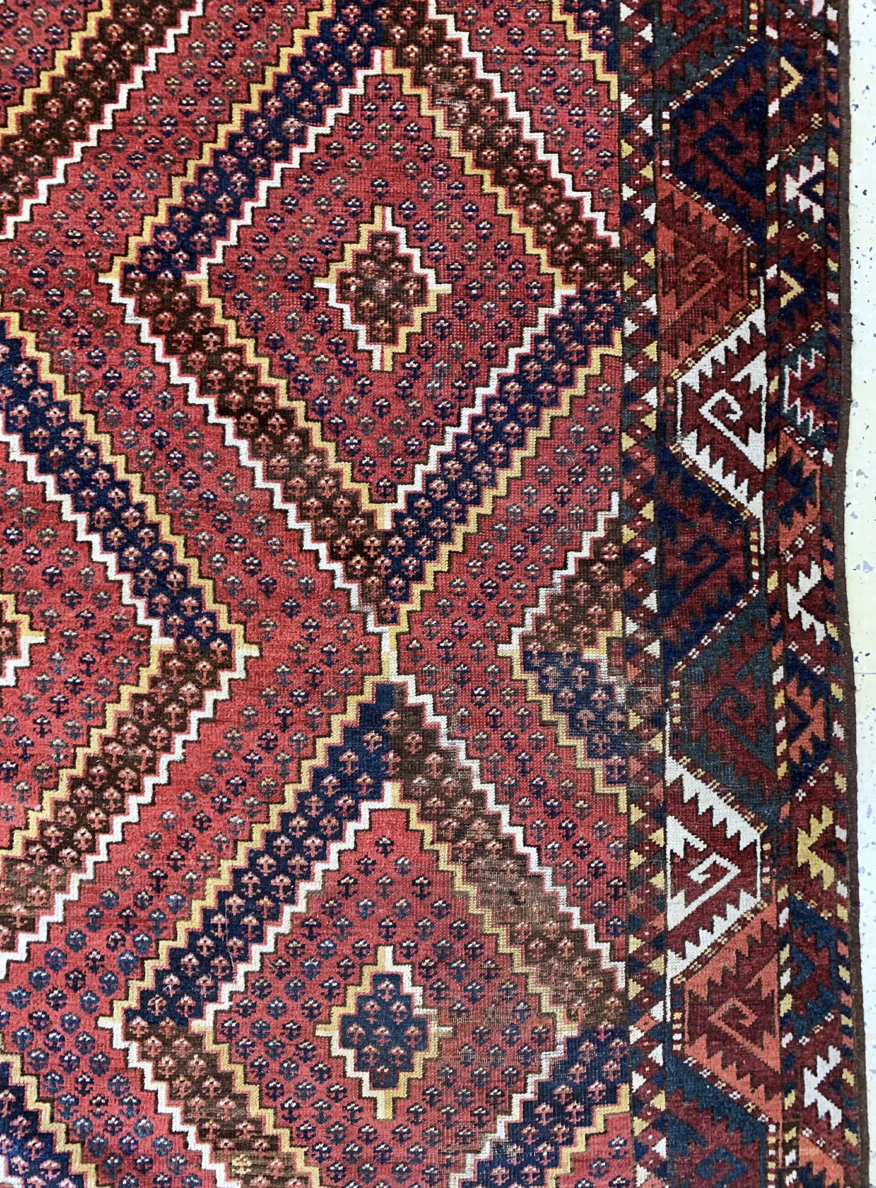 Detail d: Rauten-Beschir Hauptteppich, Turkmenistan antik, 19.Jhd, Wolle auf Wolle, ca. 280 x 190 cm, EHZ: 3
