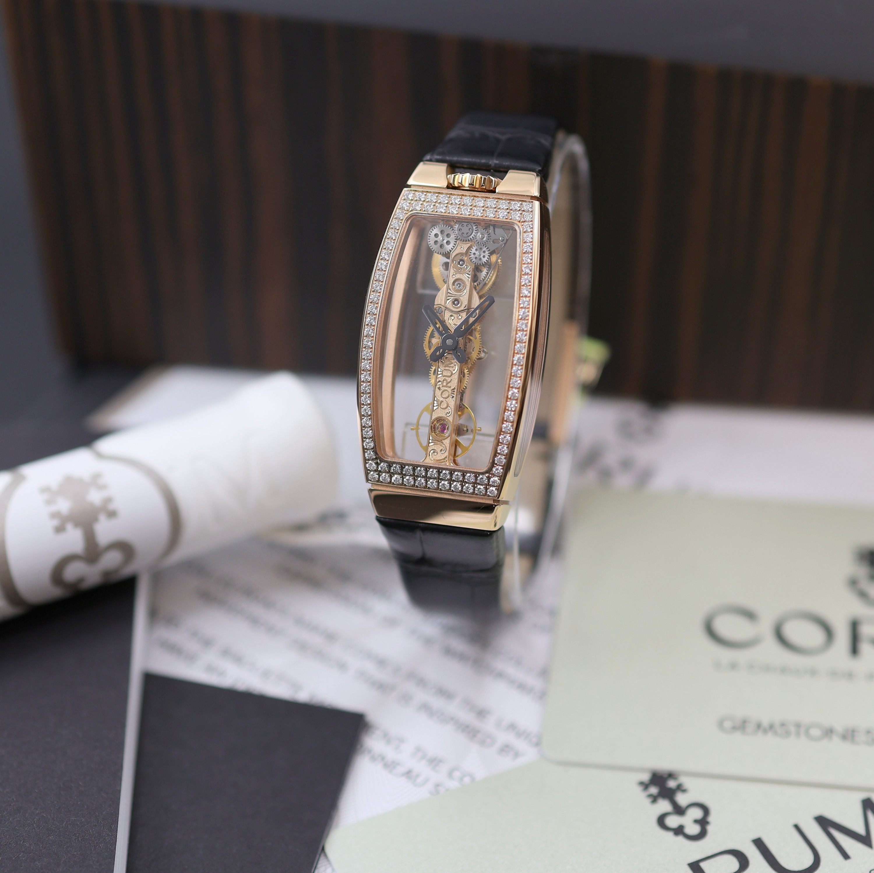 Image 27116527 - CORUM Miss Golden Bridge ungetragene Damenarmbanduhr Referenz 113.102.85/0001 0000, ...
