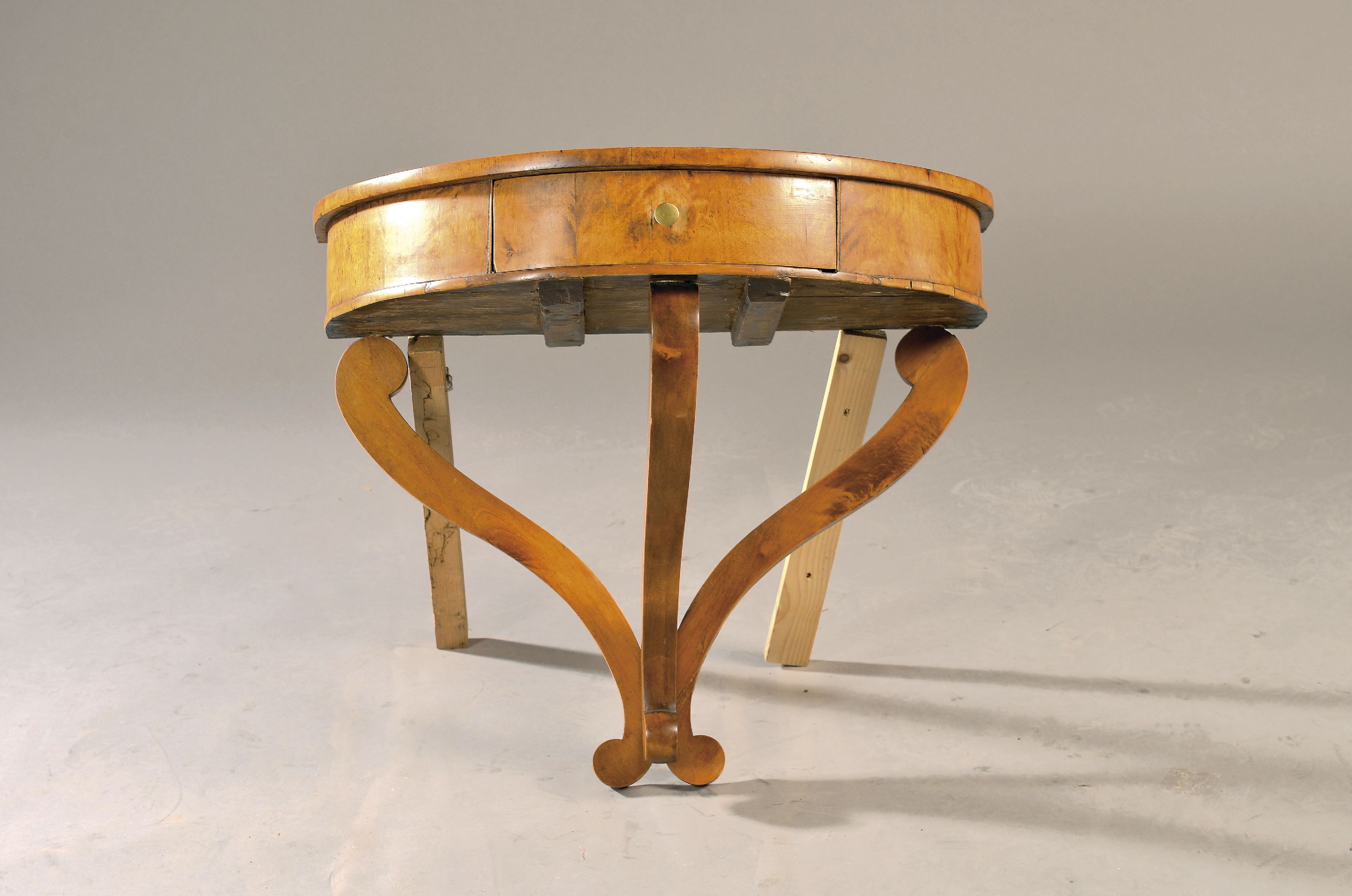 Image 27116535 - Kleiner Biedermeier Konsoltisch, um 1820/30, 1 Schublade, drei in Voluten auslaufenden ...