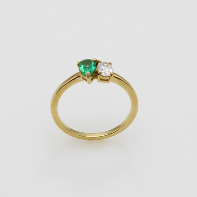 27116506a - Ring mit Smaragd und Diamant, GG 750/000, ovaler Diam. ca. 0.32 ct Weiß/si, ...