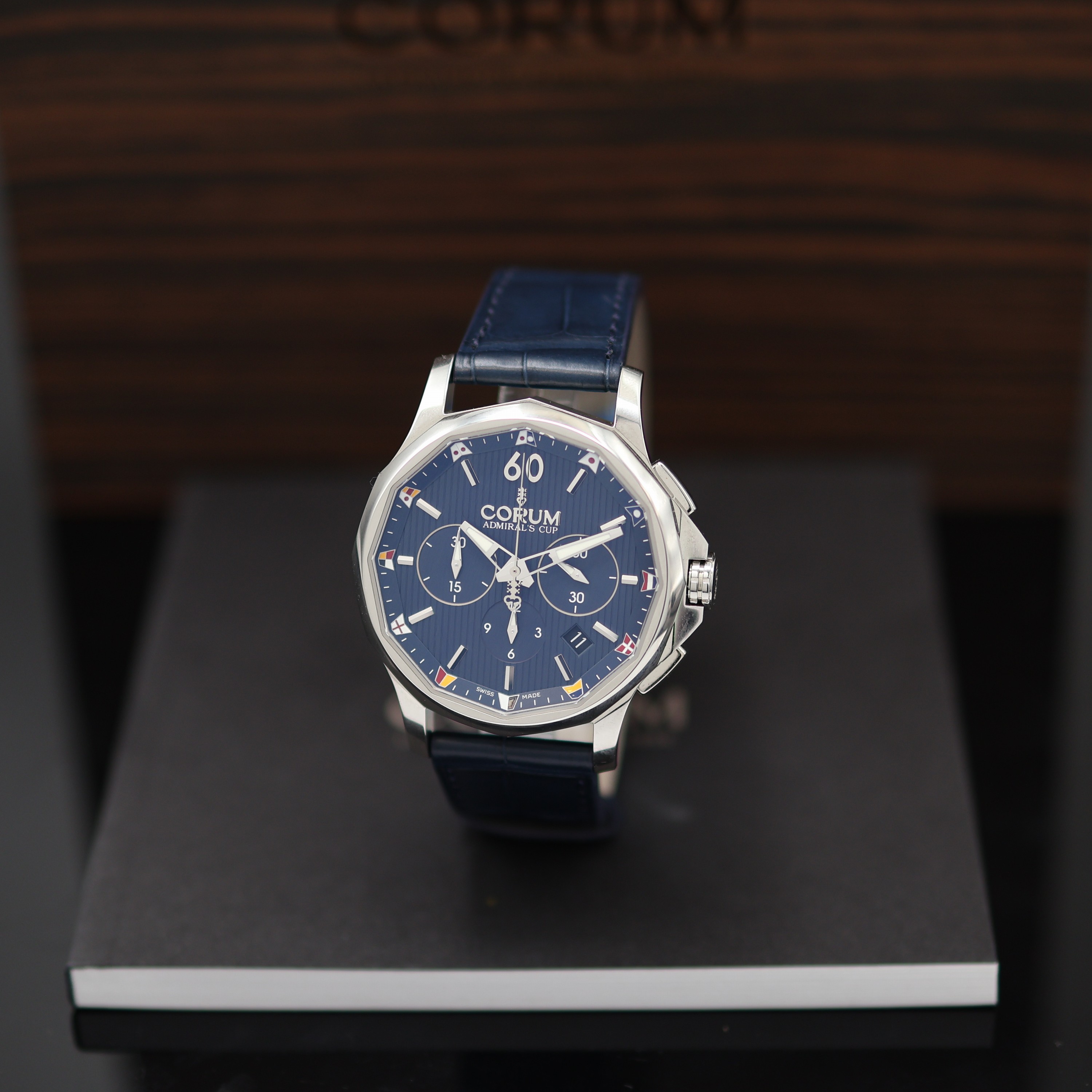 Image 27116607 - CORUM Admiral´s Cup Legend ungetragener Armbandchronograph Referenz 984.101.20/0F01 ...