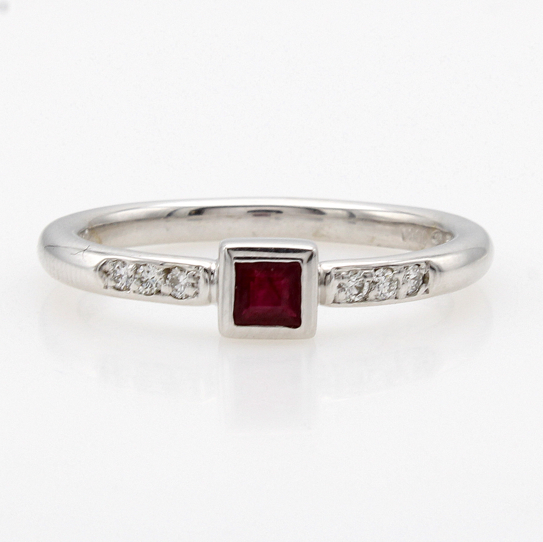 Image 27116699 - Ring mit Rubin und Brillanten, WG 585/000, Rubincarrée ca. 0.10 ct, Brill. zus. ca. ...