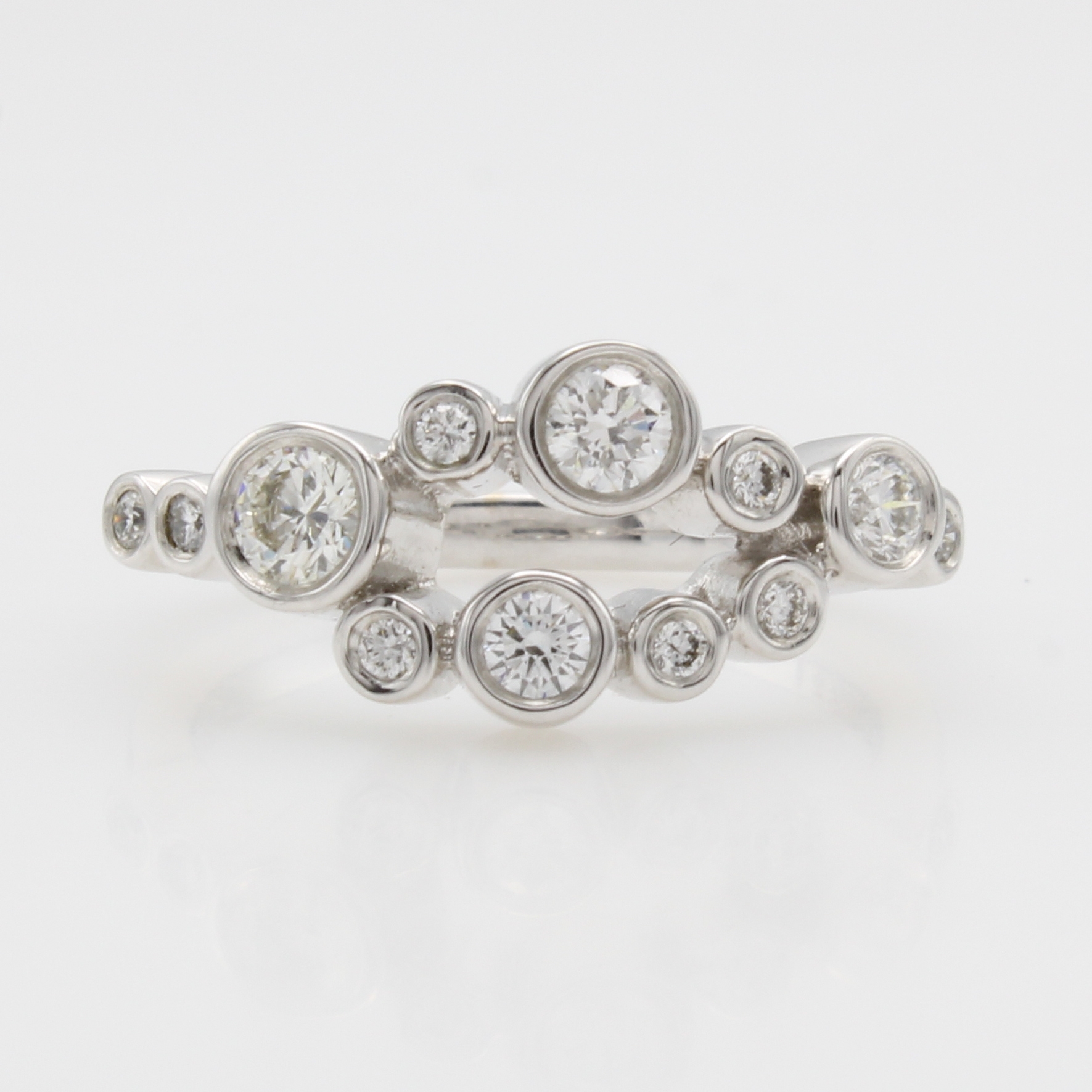 Image 27116703 - Ring mit Brillanten, WG 585/000, z.T. offen gearb., Brill. in Zargenf. zus. ca. 0.66 ct ...