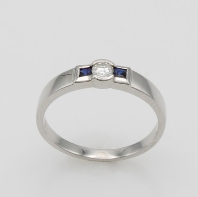 27116706a - Ring mit Brillant und Saphiren, WG 585/000, Brill. ca. 0.13 ct Weiß/si, 2 ...
