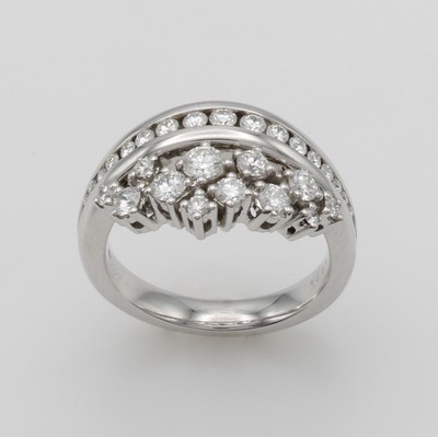 27116711a - Ring mit Brillanten, WG 585/000, Brill. z.T.in Kanalf. zus. ca. 1.00 ct Weiß/si, RW ca. ...