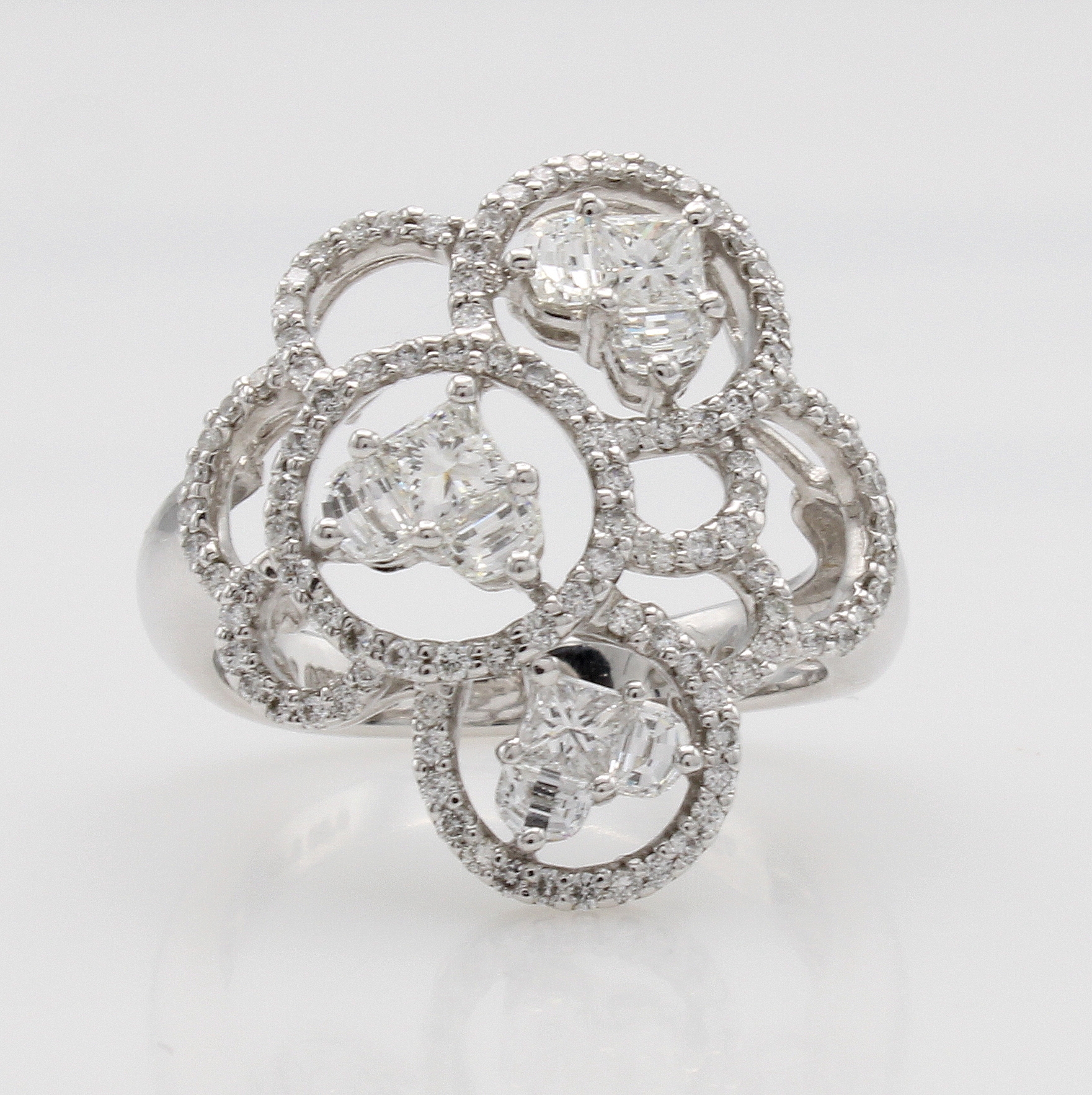 Image 27116845 - Ring mit Diamanten und Brillanten, WG 750/ 000, verspieltes, ornamentreiches Design, ...