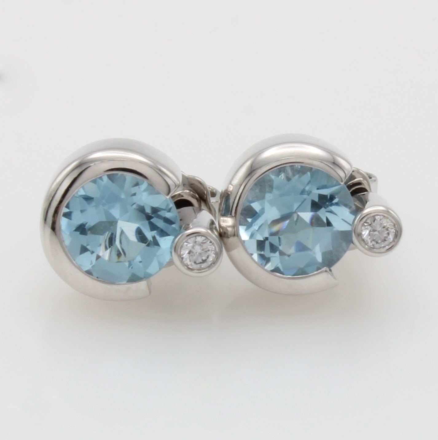 Image 27116848 - Paar Ohrstecker mit Blautopasen und Brillanten, WG 585/000, runde, fac. Blautopase ...