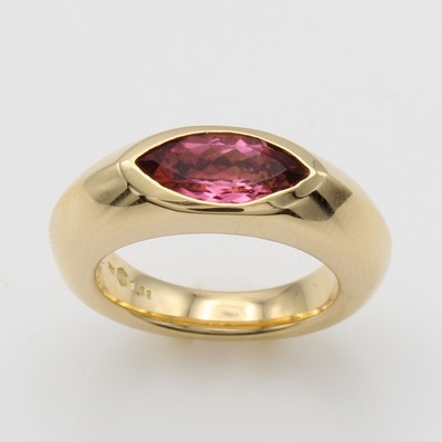 27116823a - Ring mit Turmalin, GG 750/000, navetteförm.,pinkf. Turmalin ca. 2.20 ct, RW ca. 54 ...