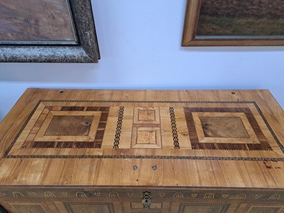 27116846g - Aufwendige Marburger Hochzeitstruhe, 19.Jh., Kirschbaumfurnier auf Eichekorpus, mit ...