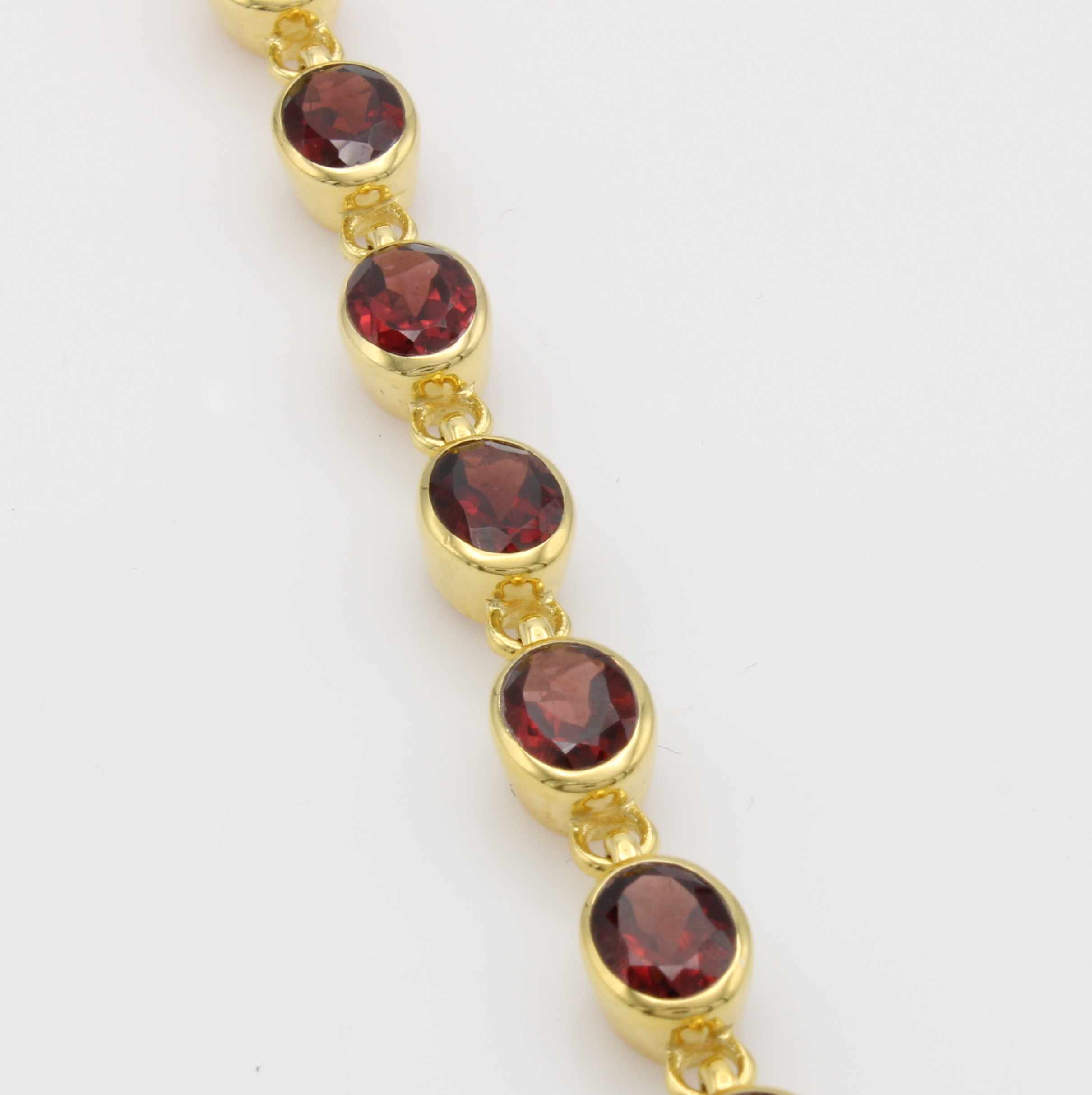 Image 27117096 - Armband mit Granaten, 925er Silber verg., 11 intensiv rote Granate, in L. ca. 18-20 cm ...