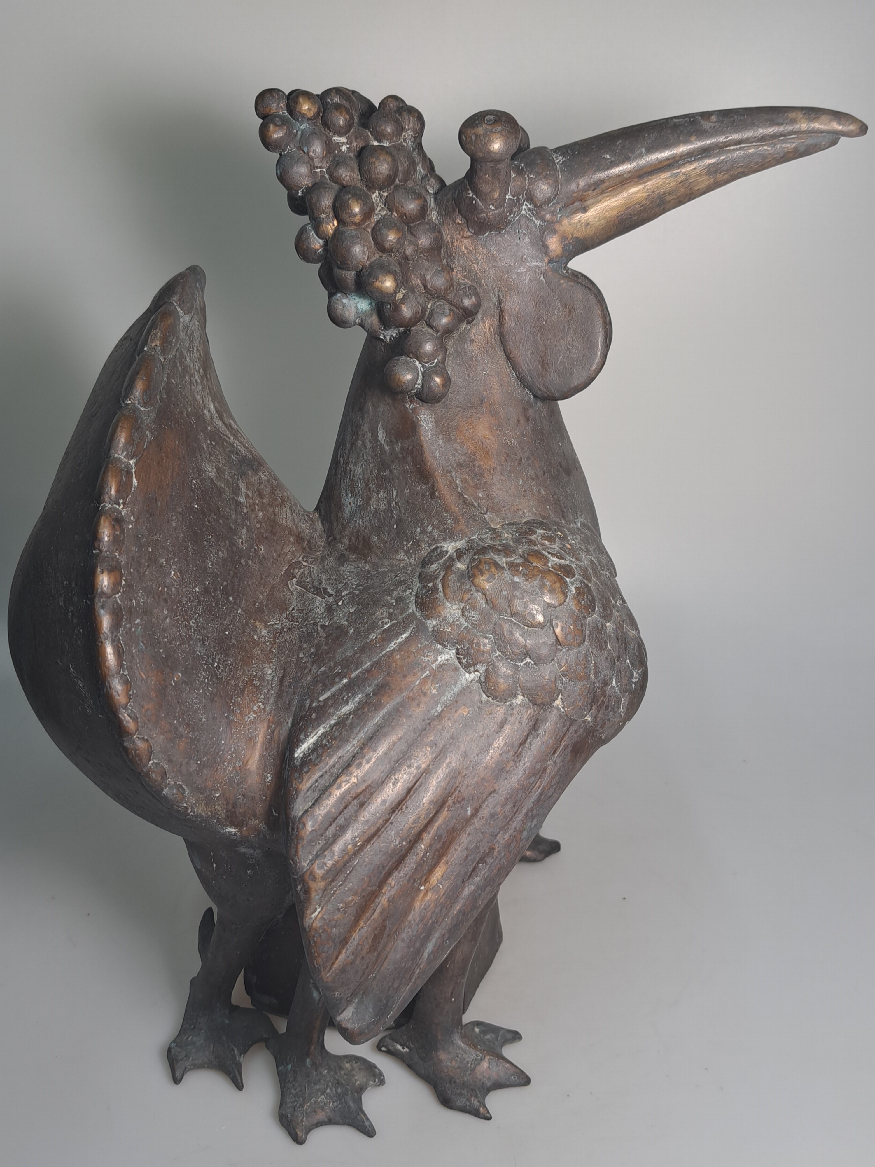 Detail d: Gernot Rumpf, 1941-2025 Kaiserslautern, Traubendritsche, Bronzeguß, sign. und dat. 1988, H. ca. 37cm, auf dem Rand bez. Probeguss