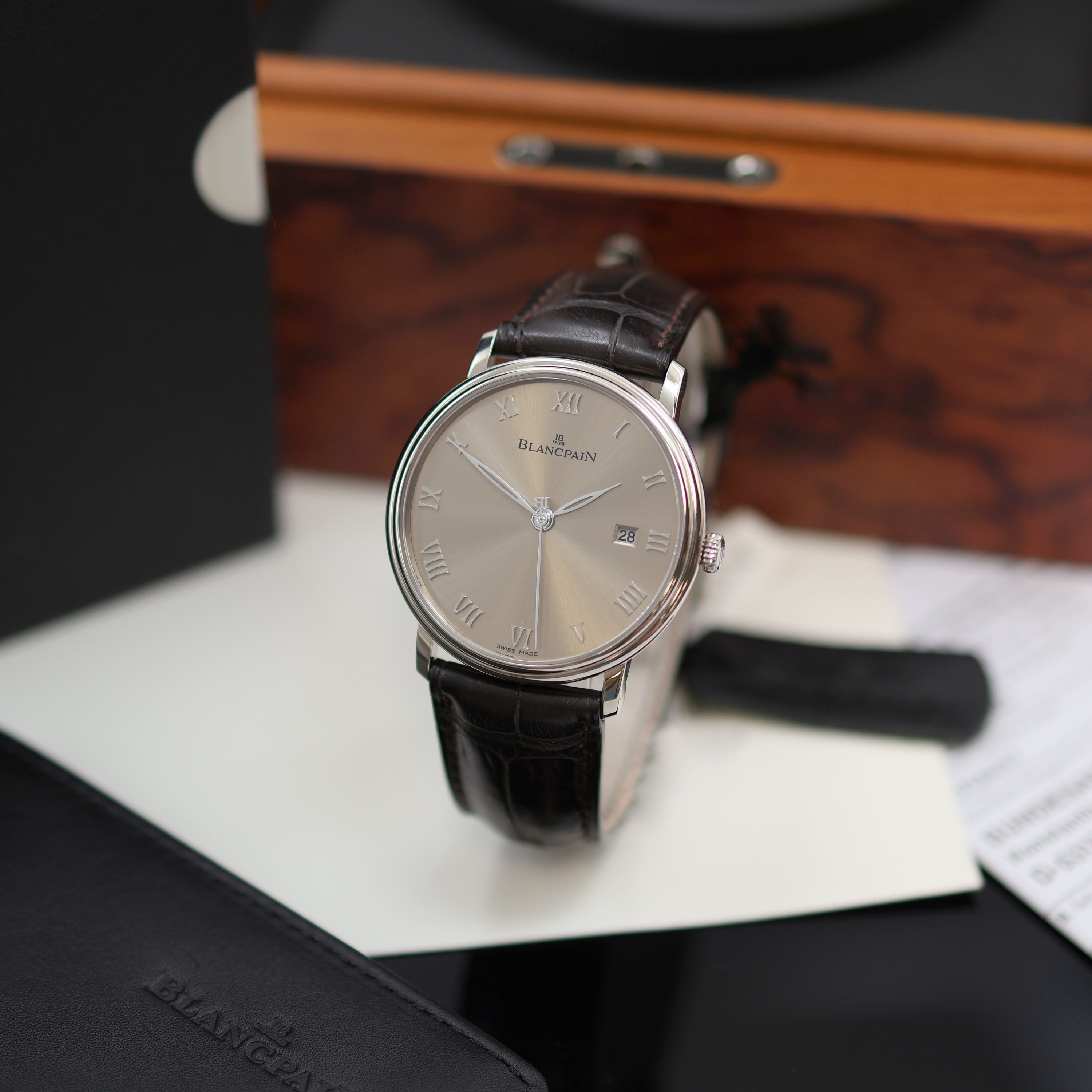 Image 27117195 - BLANCPAIN Ultra-Slim ungetragene Herrenarmbanduhr WG 750/000 Referenz 6651-1504-55B, ...