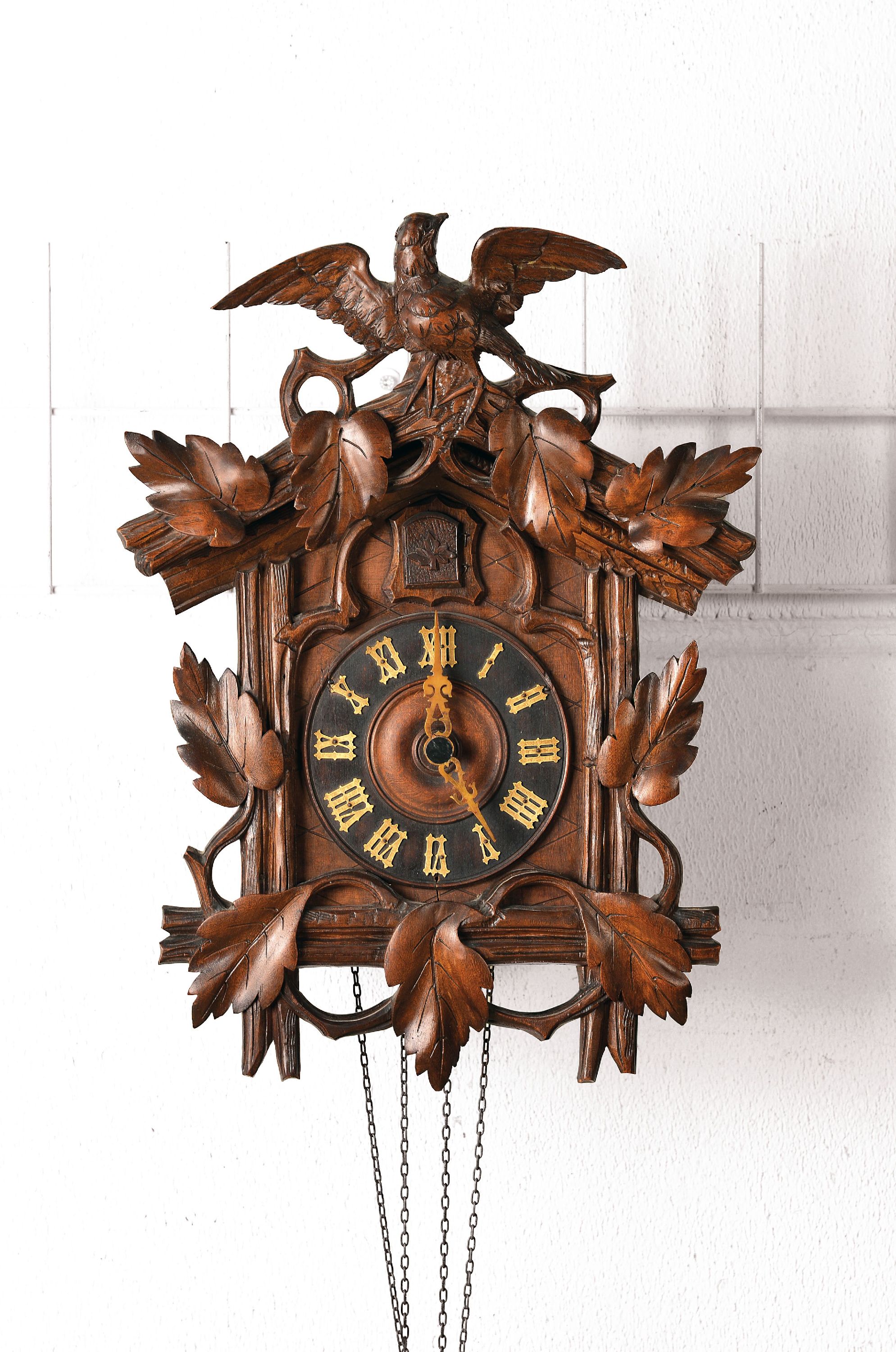 Image 27117222 - Kuckucksuhr, Schwarzwald um 1880, geschnitzte Front, orig. Aufsatz, Hornzeiger, ...